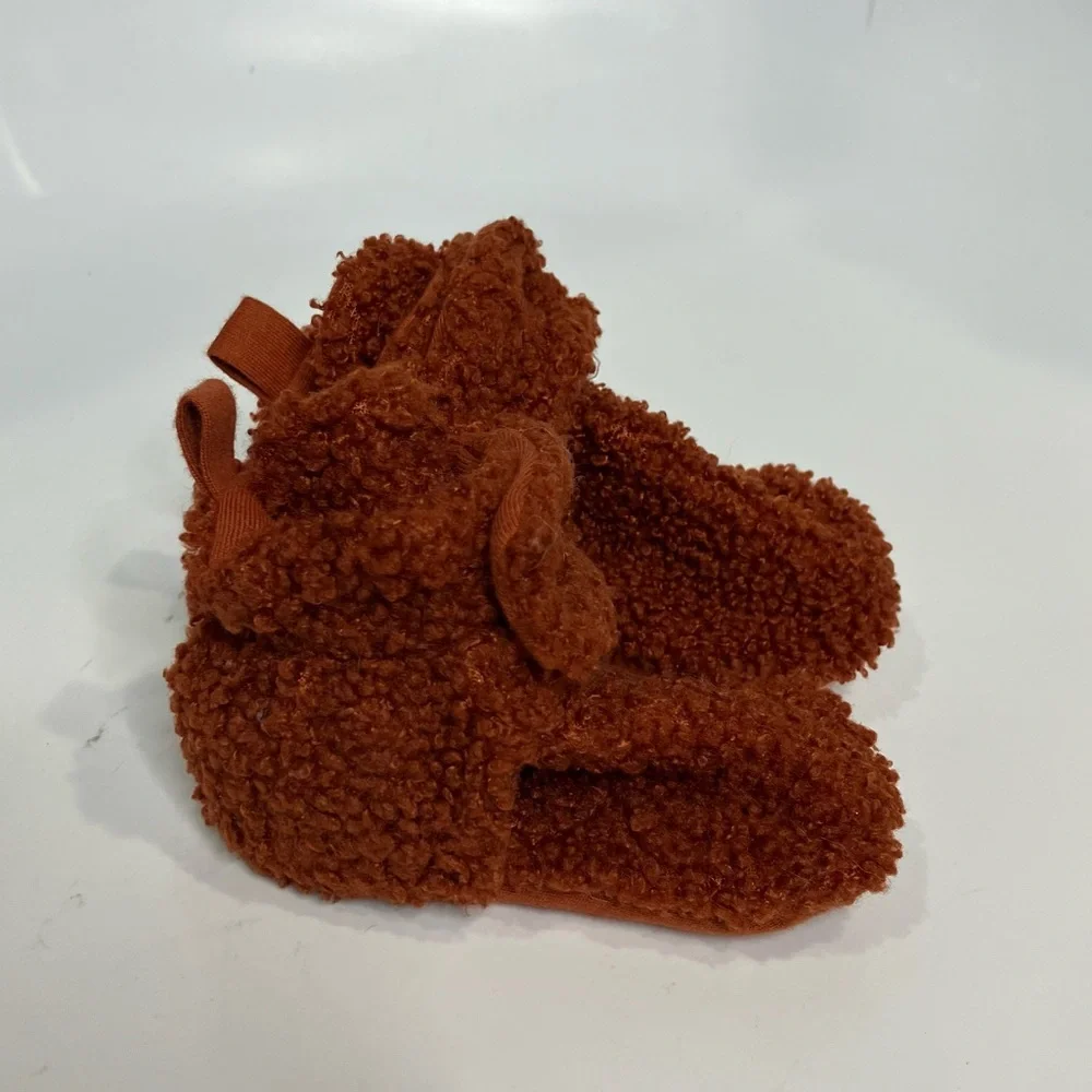 Robeez Sherpa snap booties‎ rust orange brown 3-6 months winter cozy baby